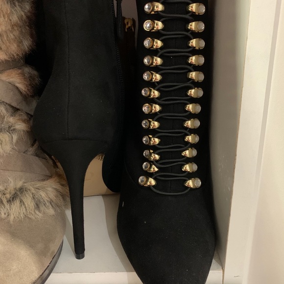 New JLO Jennifer Lopez Black & Gold Booties - Picture 3 of 5